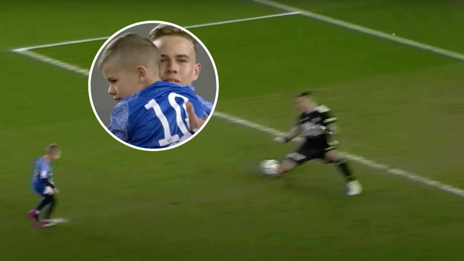 väravavaht tõrjus väikese poisi löögi jalgpall sünnipäev ungari uudised eesti